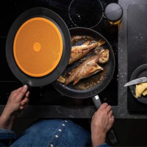 Paistinpannun roiskesuoja